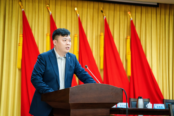 洛陽開元集團(tuán)董事長(zhǎng)許明月當(dāng)選為洛陽民建企業(yè)家協(xié)會(huì)第一屆會(huì)長(zhǎng)