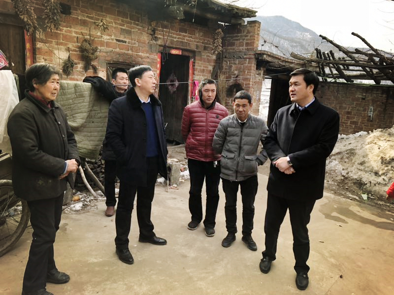 民建“組團(tuán)”慰問(wèn)，企業(yè)送溫暖到家